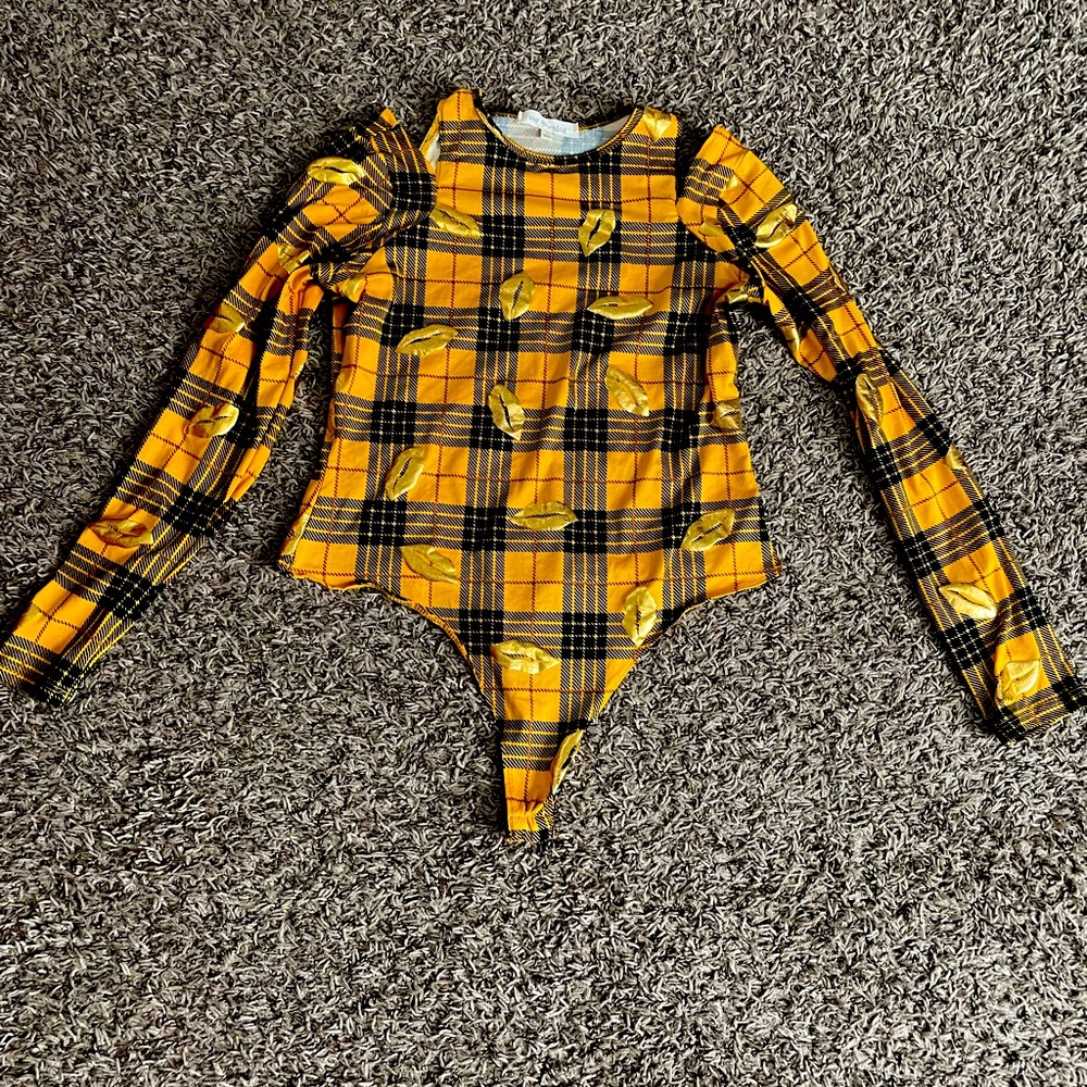 Yellow and gold lip print bodysuit